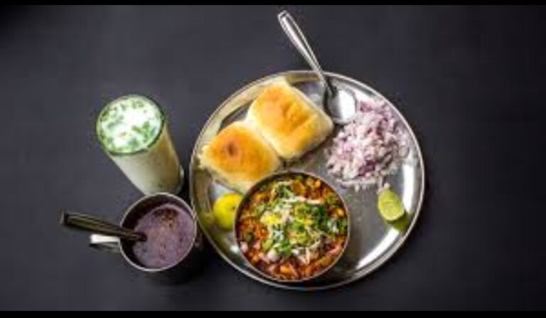 Pune Misal Pav Shaniwar Wada Travel Guide Photo